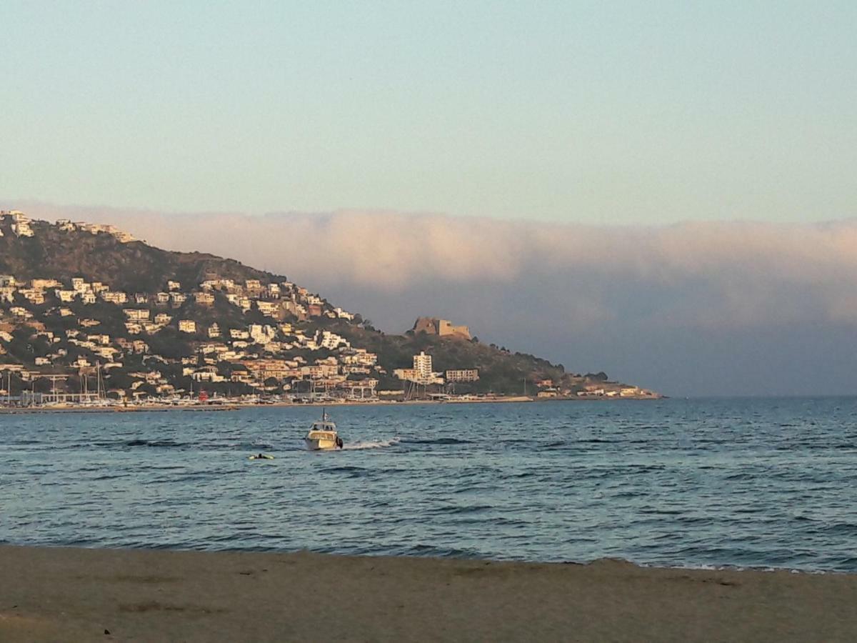 Residencia Platja De Roses Διαμέρισμα Εξωτερικό φωτογραφία